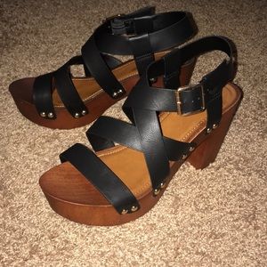 🌟NWT🌟Black Strappy Heels